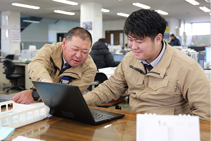 営業職社員の仕事の様子